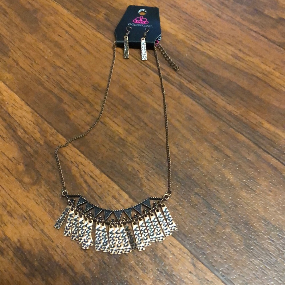 BOGO 🥳 🤪Matching earrings and necklace set